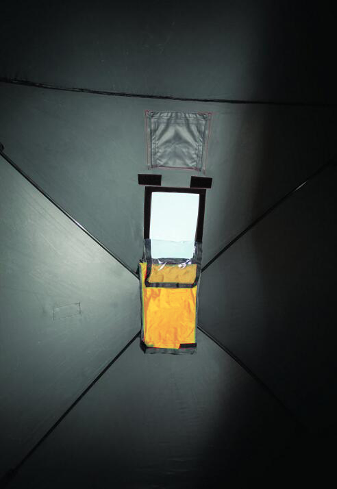 Portable Pop Up Ice Fishing Shelter with Skirt ice fishing tent insulated